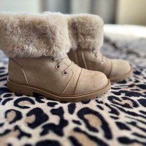 Old Navy Kids Tan Boots with Faux Fur